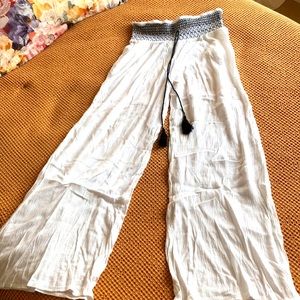 Nice light pants, size small. By Violet Sky. 100% viscose. Tight top.